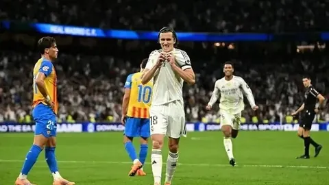 姆巴佩33球比肩C罗里程碑，伯纳乌新纪元曙光初现，少年帝王之梦渐行渐近。